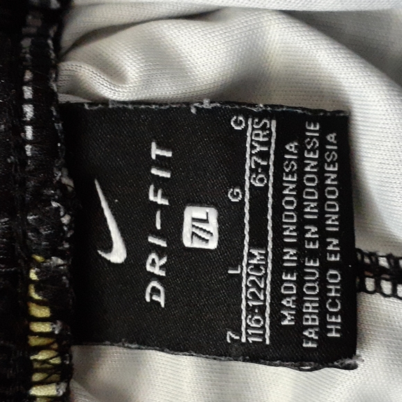 Kid Nike Short - Picture 3 of 3